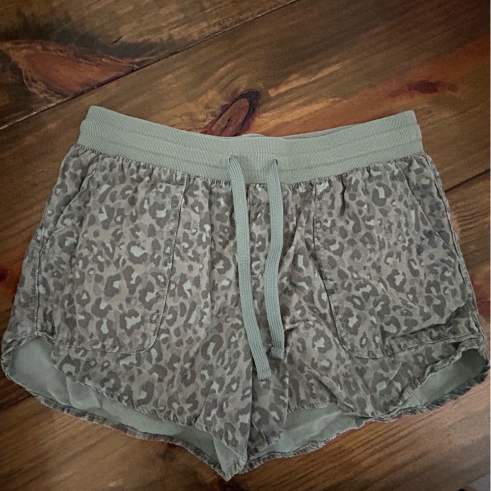 ✨Maurices Green Leopard Print Women Shorts